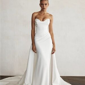 Elegant White Strapless Gown